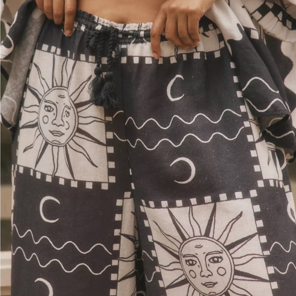 Anthropologie Migne Indigo Celestial Sun & Moon Wide Leg Pants NWT Size M
Boho - Picture 7 of 9